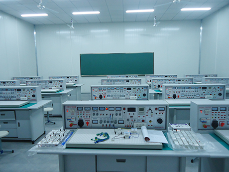 ģ����ʵ����